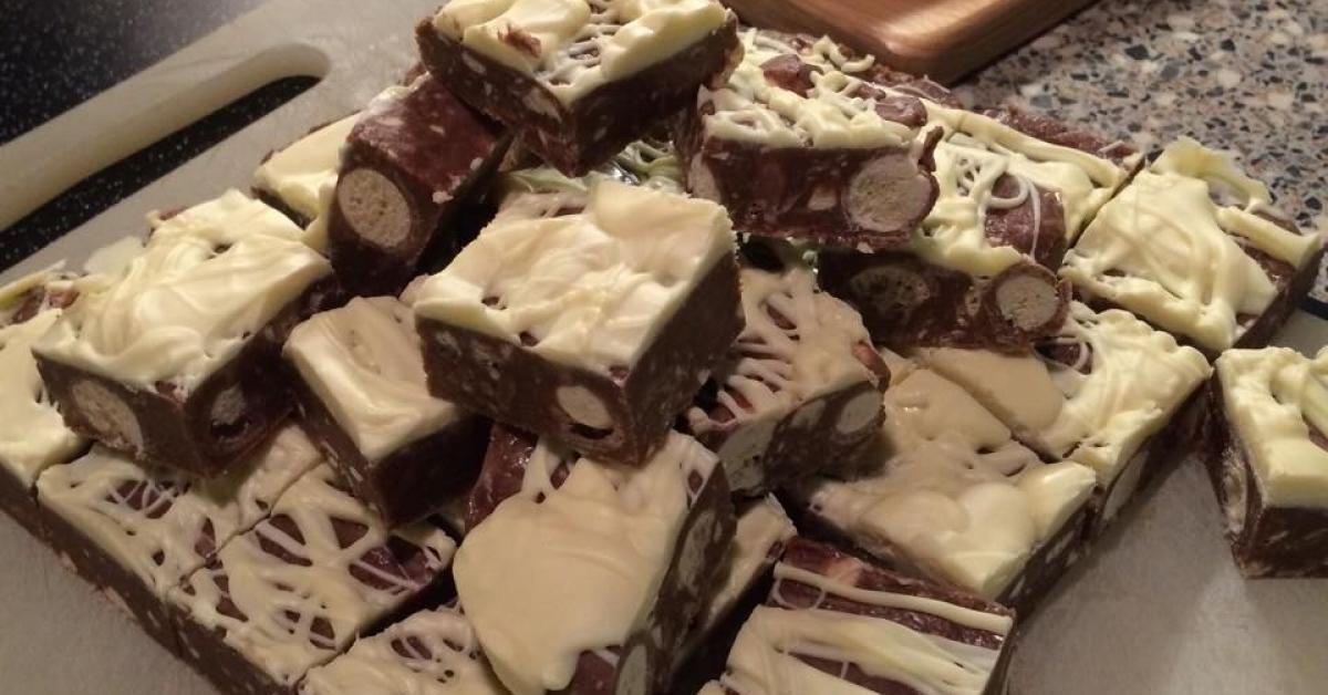 Malteser Slice by Fiona Dalgleish. A Thermomix ® recipe in the category